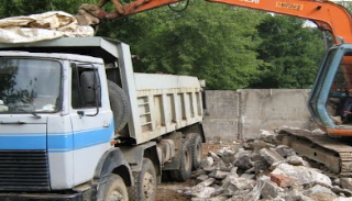Вывоз строительного мусора с участка в Элисте недорого от 1564 руб. | 2Землекопа-Элс